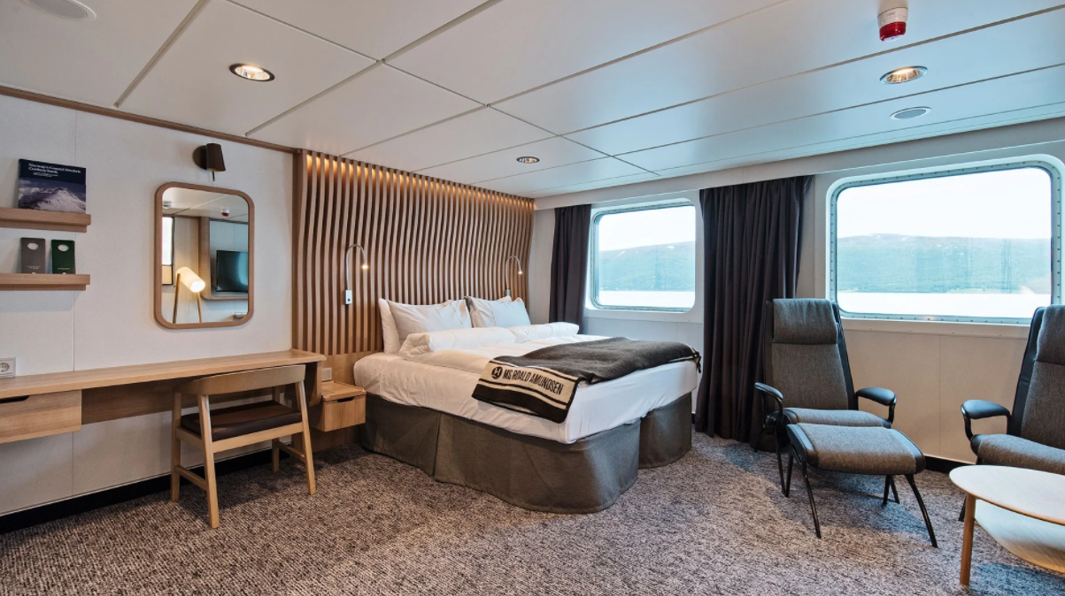 Hurtigruten - MS Fridtjof Nansen - Arctic Superior TY.png